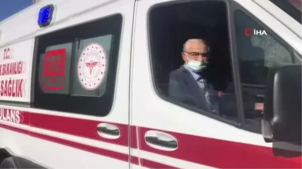 Eşinin vasiyeti üzerine bağışladığı ambulansla eşini ziyarete gitti