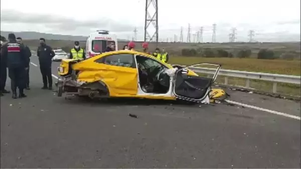 Son dakika haber... Kuzey Marmara Otoyolu'ndaki trafik kazasında 2 kişi öldü, 1 kişi yaralandı