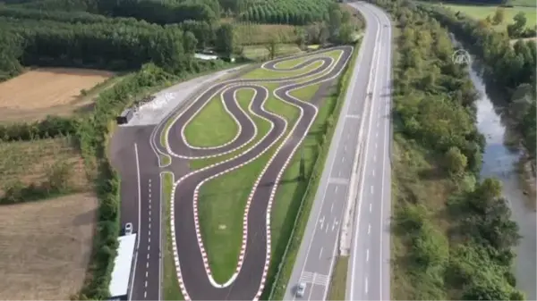 (DRONE) Milli takıma motosikletçi yetiştiren Sofuoğlu, hız tutkunlarını yeni pistte buluşturacak (1)