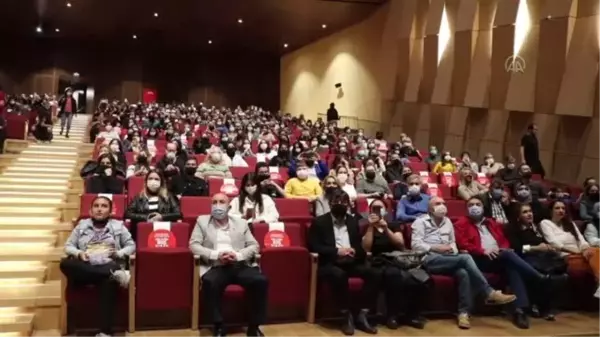 6. Uluslararası Denizli Cam Bienali'nde sanatçılar cam eserleri 