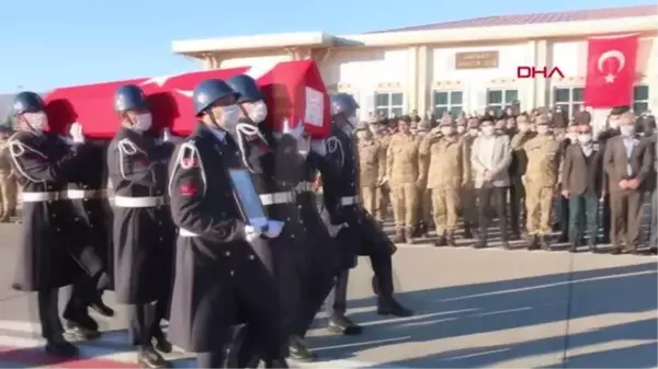 Son dakika! ŞEHİT CENAZESİ TÖRENLE MEMLEKETİ ERZURUM'A UĞURLANDI