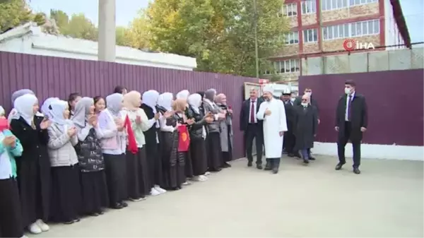 Diyanet İşleri Başkanı Erbaş'tan Oş İmam Hatip Lisesi ve Oş Üniversitesi'ne ziyaret