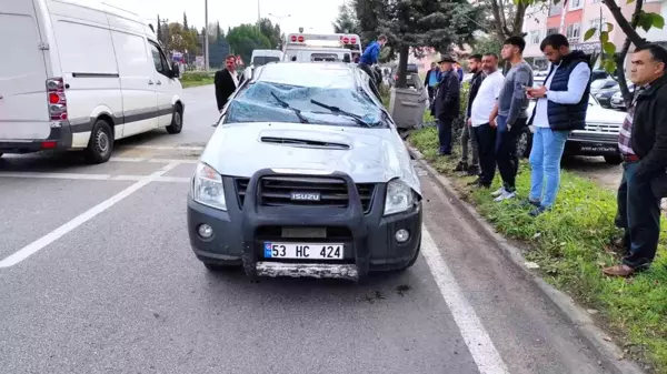 Kontrolden çıkan kamyonet karşı şeride geçip böyle takla attı: 2 yaralı