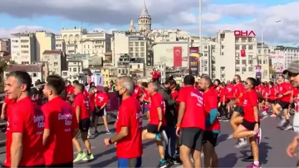 GALATA KÖPRÜSÜ'NDE CUMHURİYET KOŞUSU