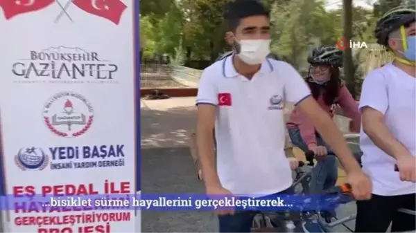 Görme engelli öğrenciler, eş pedal ile bisiklet sürme hayallerini gerçekleştirdi