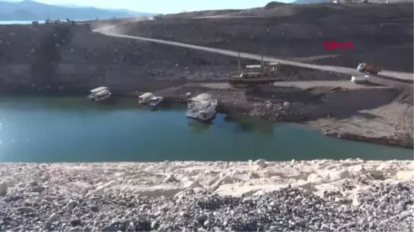 BARAJ SULARI ÇEKİLDİ, ESKİ HASANKEYF GÖRÜNDÜ