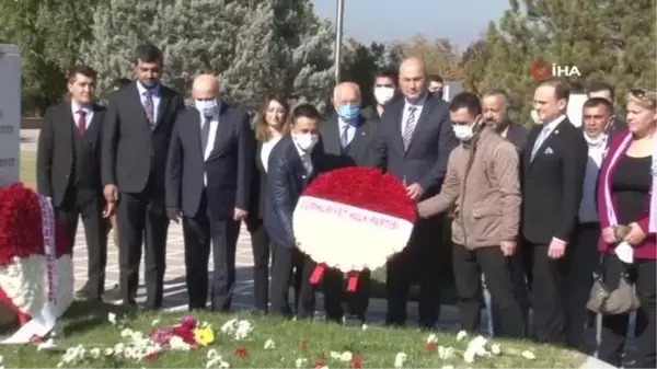 Son dakika haberi... CHP heyeti Bülent Ecevit'i ölüm yıl dönümünde kabri başında andı