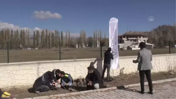 Gönüllü gençler, kırsaldaki öğrencilere teknoloji projelerini tanıttı