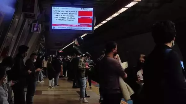 METRO SEFERLERİNDE AKSAMA YAŞANIYOR