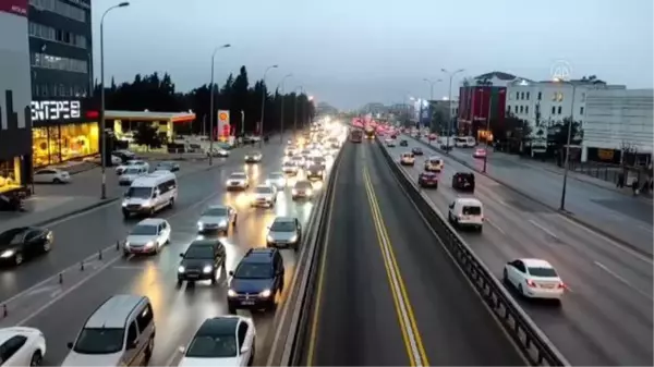 Bazı yollarda trafik yoğunluğu yaşanıyor