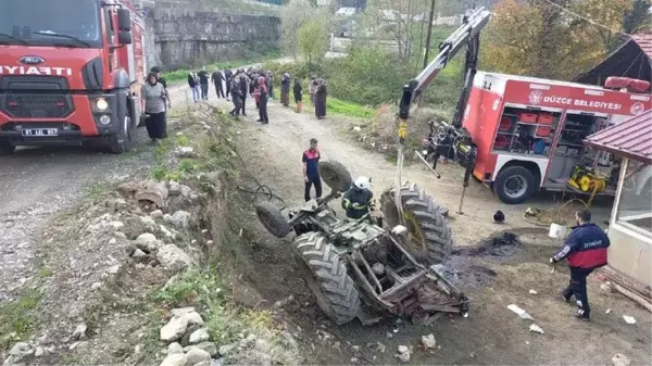 Düzce'de devrilen traktörün altında kalan kişi öldü, sürücü yaralandı