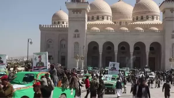 Yemen'in Marib kentindeki çatışmalarda ölen Husiler için resmi cenaze töreni düzenlendi