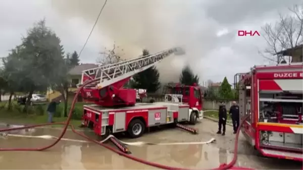 DÜZCE'DE TEK KATLI EV YANDI