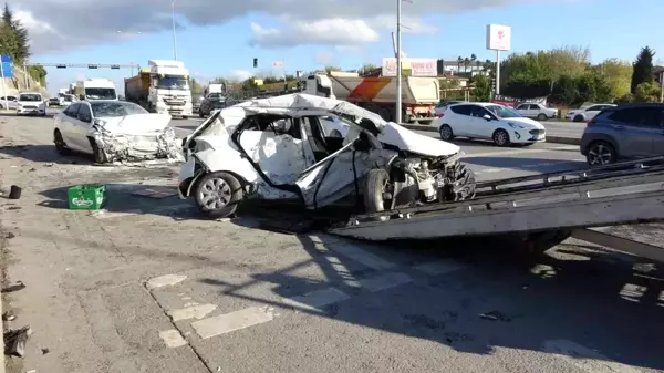 İki otomobilin çarpıştığı feci kazada baba ile oğlu öldü, 3 kişi yaralandı