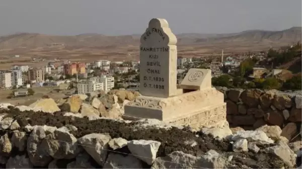 Geçmişi 1930'lu yıllara dayanıyor! Tepedeki küçük mezarın hikayesi yürek burkuyor