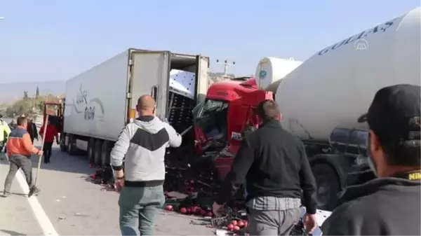 Tırla çarpışan beton mikserinin sürücüsü yaralandı