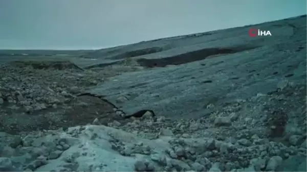 İzlanda'daki Breidamerkurjökull buzulu hızla eriyor