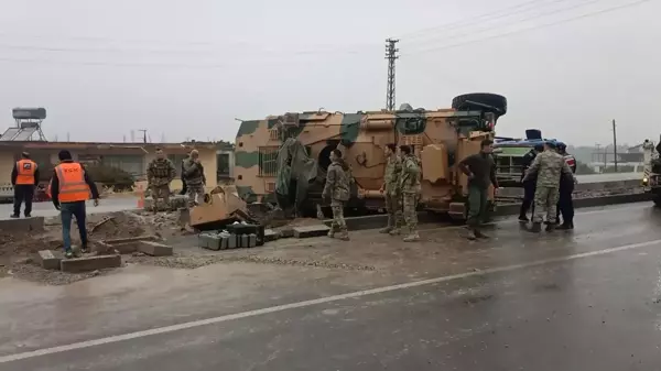 Zırhlı askeri araç devrildi: 3 asker yaralı