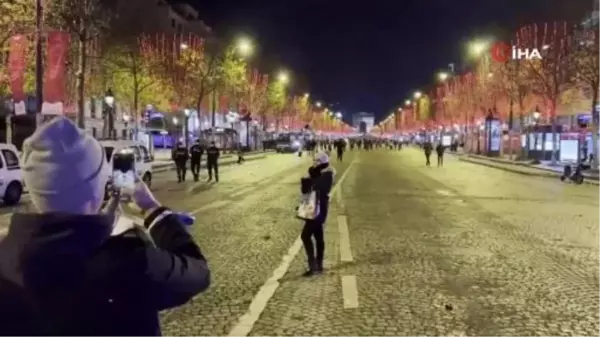 Paris, yeni yıl öncesi ışıl ışıl aydınlandı