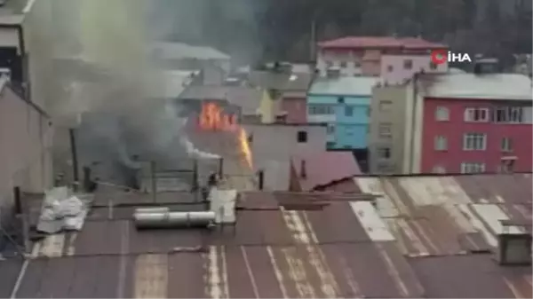 Restoranın bacasında çıkan yangın korkuttu