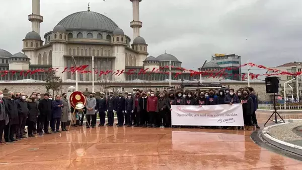 Taksim Cumhuriyet Anıtı'na Öğretmenler Günü kapsamında çelenk bırakıldı