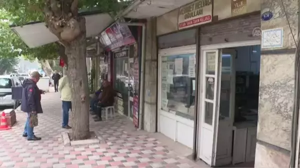 İzmir'in 93 yıllık helvacısı, müşterilerine nostalji yaşatıyor