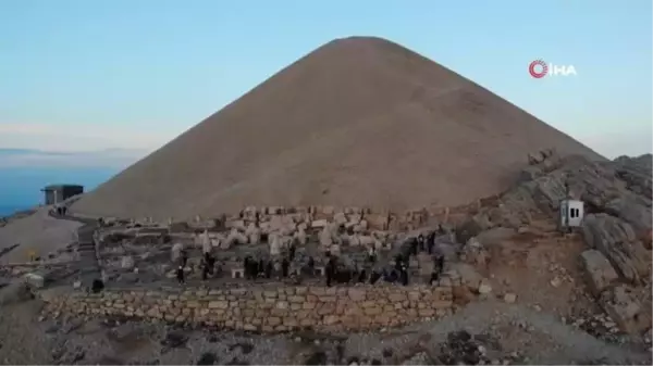 Nemrut Dağı sezonun son turistlerini ağırlıyor