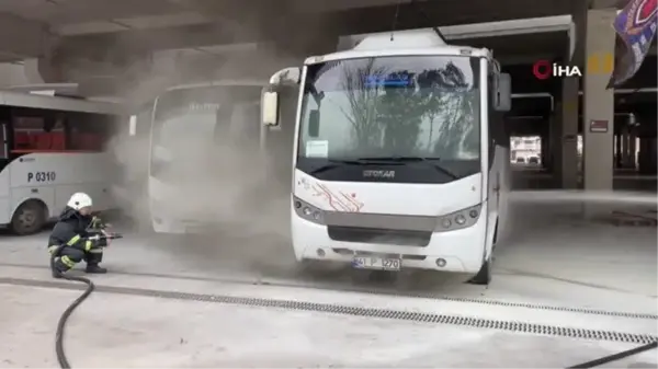 Son dakika... Park halindeki otobüste yangın çıktı