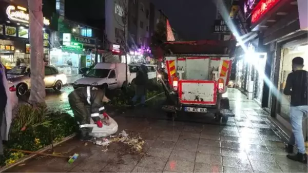 KAĞITHANE'DE ÇATI ANNE İLE OĞLUNUN ÜZERİNE DÜŞTÜ