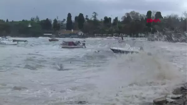 TUZLA'DA ONLARCA TEKNE PARÇALANDI