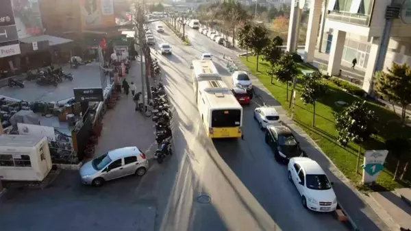 Caddeyi motosiklet sergisine çevirdiler trafik çileye dönüştü