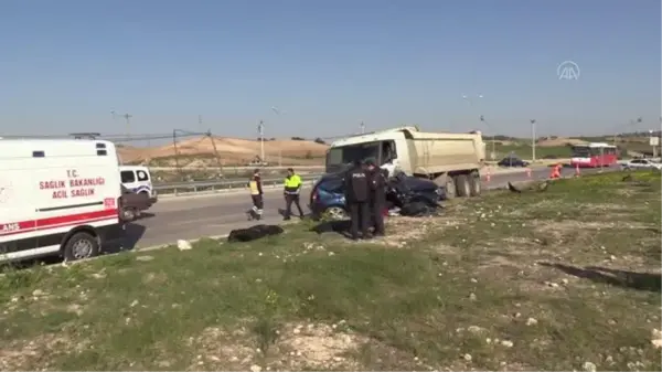 Son dakika haber! Kamyonla çarpışan cipteki 2 kişi hayatını kaybetti (2)