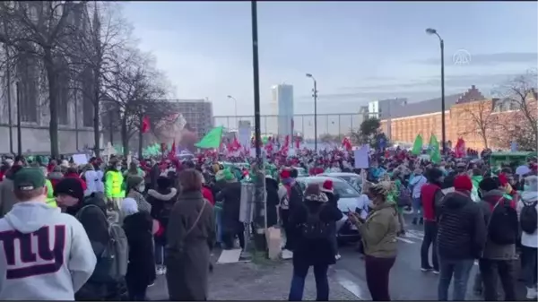 Sağlık çalışanları zorunlu aşı uygulamasını protesto etti