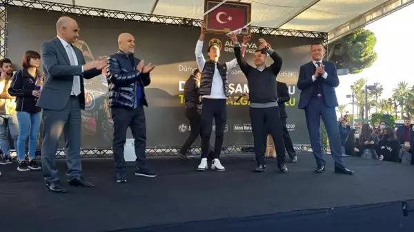 Dünya şampiyonu Razgatlıoğlu'na Alanya'da görkemli karşılama