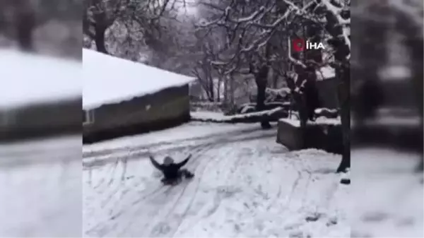 Bingöl'de kar yağışıyla 175 köy yolu ulaşıma kapandı