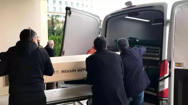 Sanatçı İzzet Altınmeşe'nin oğlunun cenazesi İstanbul'a uğurlandı