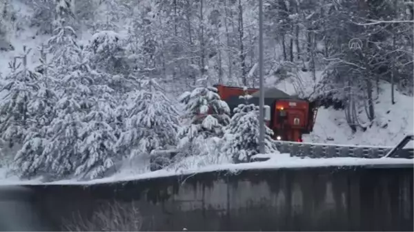 Bolu Dağı'nda kar yağışı etkili oluyor