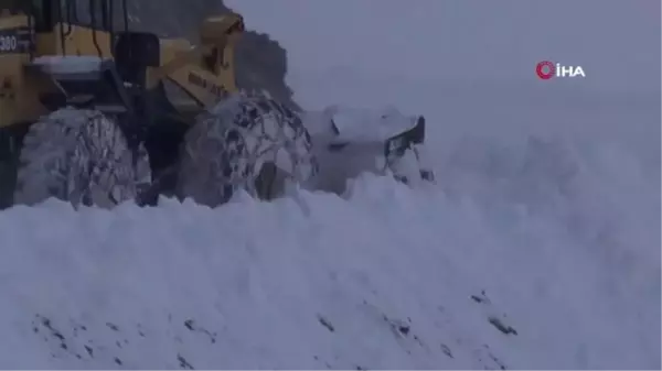 Van-Bahçesaray yolu tekrar ulaşıma kapandı