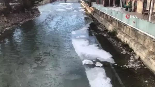 Türkiye'nin en hızlı akan nehri olan Çoruh buz tuttu