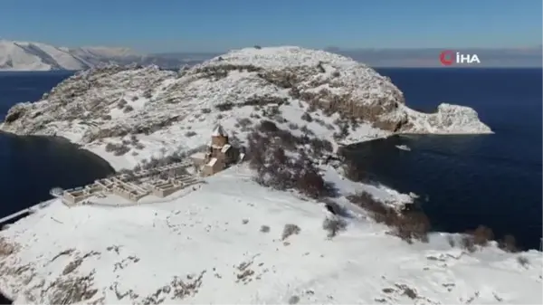 Akdamar Adası, beyaz gelinliğini giydi