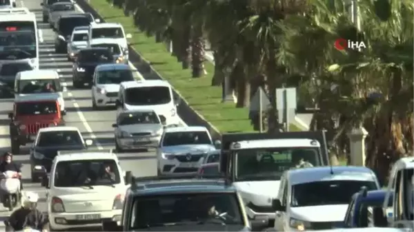 Bodrum'da oteller doldu, trafik kitlendi