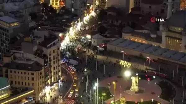 Taksim Meydan'ında yılbaşı yoğunluğu