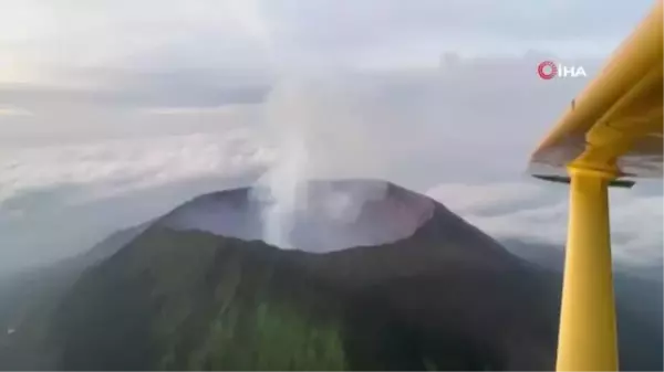 Nyiragongo Yanardağı kül ve duman püskürttü