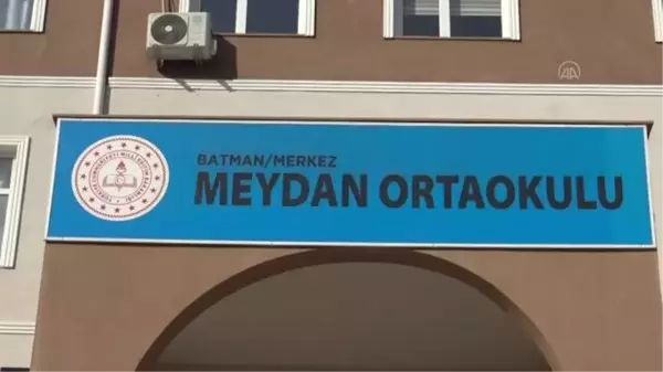 Öğrenciler fidan dikti