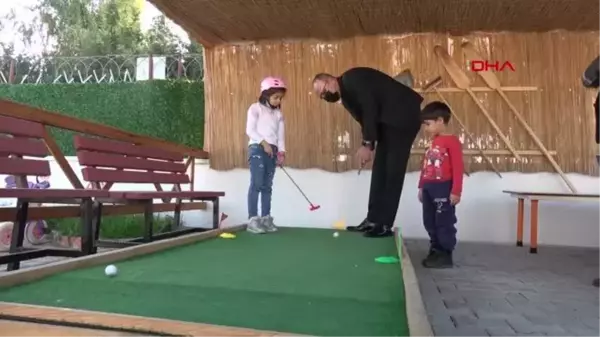 MİNİK ÖĞRENCİLER GOLF OYNAYIP, TRAFİK KURALLARINI ÖĞRENİYOR