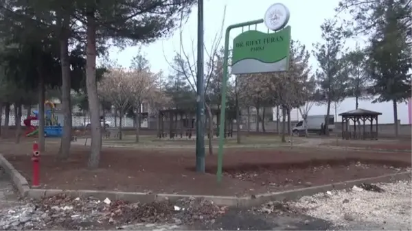 ŞANLIURFA - 4 parktaki oturma banklarının demirleri çalındı