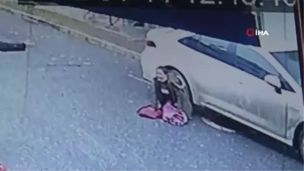 Otomobilin altında kalan 10 yaşındaki kız son anda kurtuldu