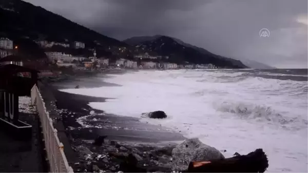 KASTAMONU - Karadeniz'deki 6 metreye ulaşan dalgalar Kastamonu sahilinde hasar oluşturdu (2)