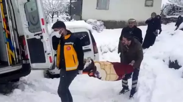 Kar yolları kapattı, damdan düşen çocuk için ekipler seferber oldu