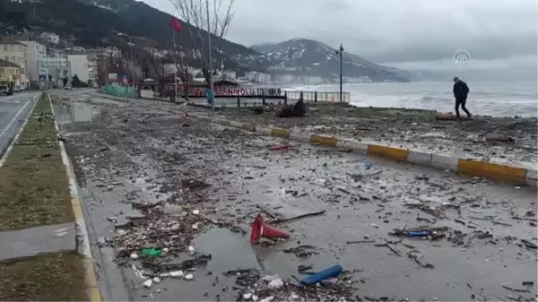 KASTAMONU - Dev dalgaların ulaşımı aksattığı Karadeniz sahil yolunda trafik normale döndü